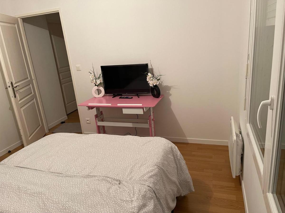 Lovely Bedroom Loft With Free Parking On Premise บัวส์ซี-แซงต์-เลเชร์ ภายนอก รูปภาพ